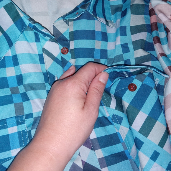 Plaid Gradient Color Button-Up Shirts So Cute, Size XL Never Worn - Picture 5 of 9